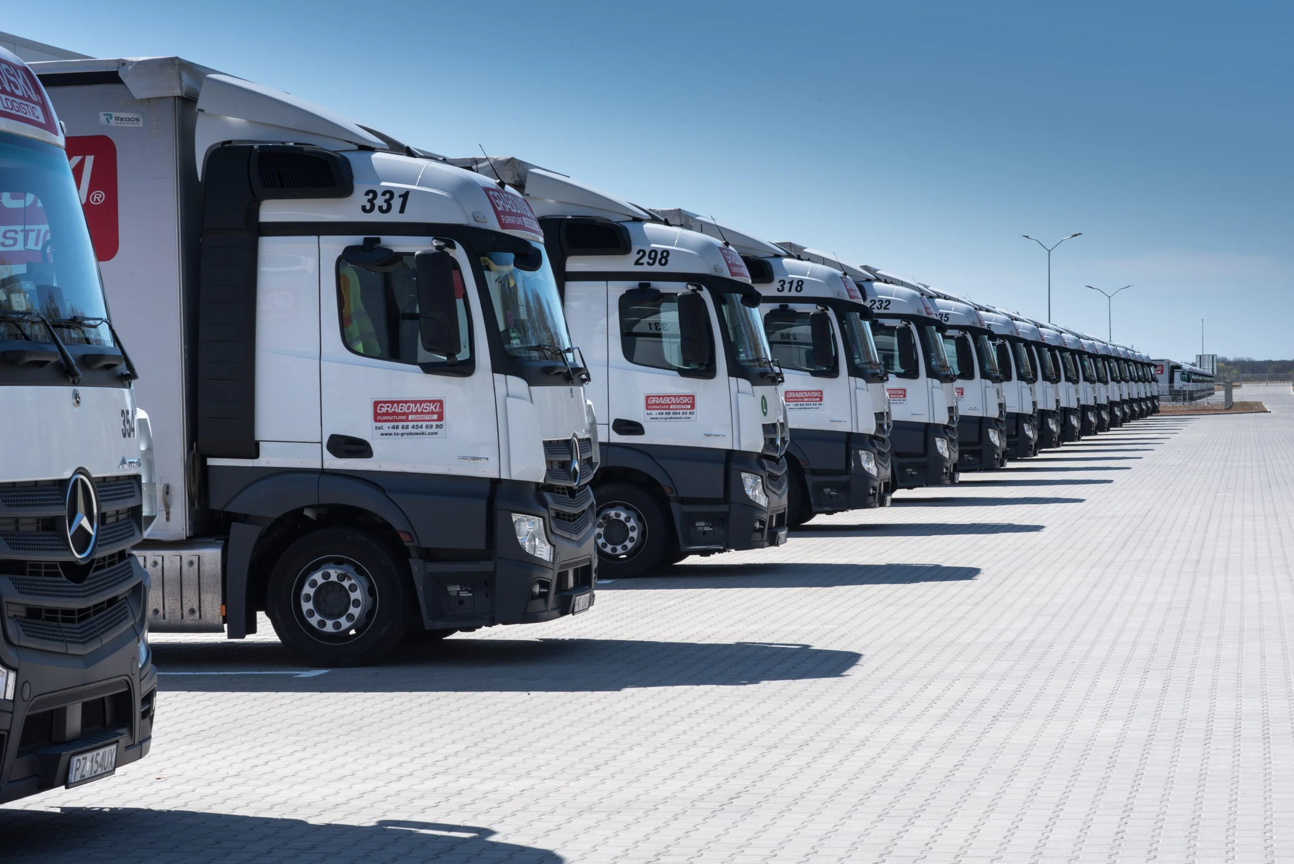 Mercedes Actros — Grabowski Furniture Logistic